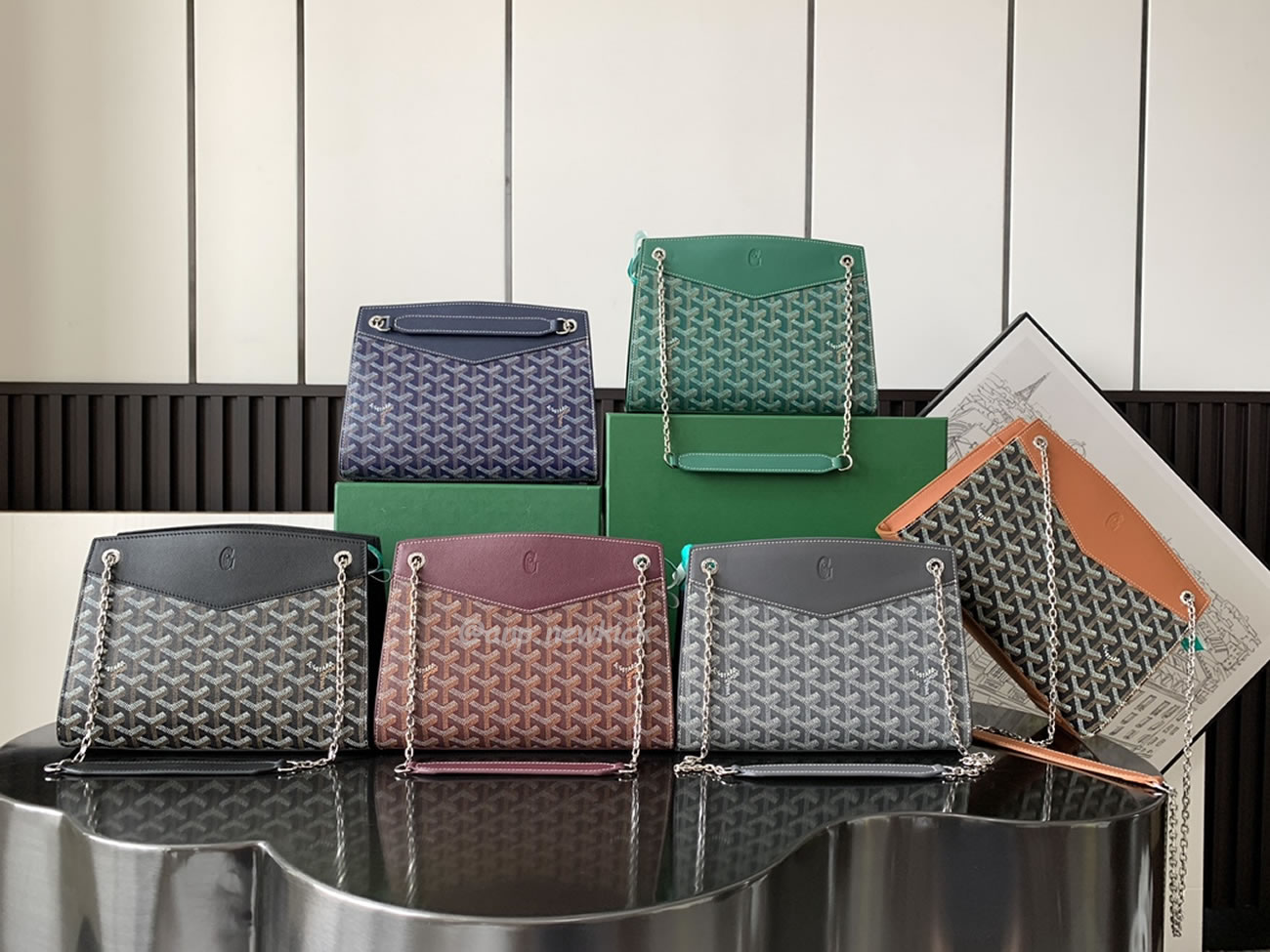 Goyard Rouette Small Hard Version 18 Cm X 9 Cm X 25.5 Cm (22) - newkick.cc